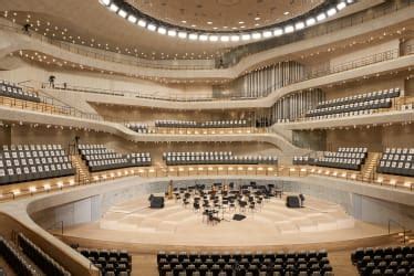 STAGING THE SHOW AT THE ELBPHILHARMONIE 